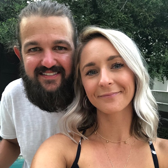 Meet your Posher, Leslie - Picture 1 of 1